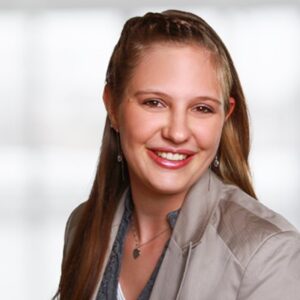 Das Mitarbeiterbild von Mona-Isabelle Aurand. Sie arbeitet als Online Marketingmanagerin.