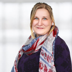 Mitarbeiterbild von Anja Baderschneider-Eichner. Sie arbeitet als Mediengestalterin in der Abteilung Planung und Herstellung.