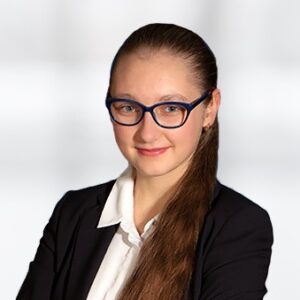 Das Mitarbeiterbild zeigt Anna Chesnokova. Sie arbeitet als Verbundsstudentin im Bereich Medieninformatik.