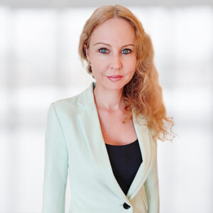 Mitarbeiterbild von Charlotte Groeschel. Sie arbeitet als Fachredakteurin für Medizin (in Elternzeit).