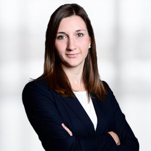 Das ist das Mitarbeiterbild von Christina Lang. Sie arbeitet als Marketing Managerin in der Abteilung Bildung.