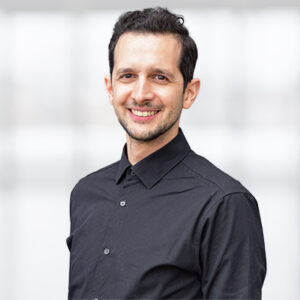 Mitarbeiterbild von Rayan Ganesha Rajan. Er arbeitet als Sachbearbeiter im Kundenservice.