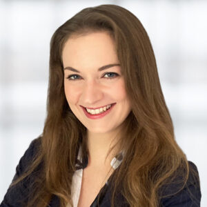 Das Mitarbeiterbild von Veronika Robisch. Sie arbeitet als Leiterin des Fachbereichs Bildung.