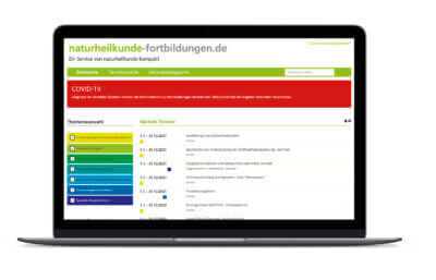 Screenshot der Website naturheilkunde-fortbildungen.de auf einem Laptop. Zeigt Themenübersicht und COVID-19-Hinweis. Ein Service von naturheilkunde-kompakt.