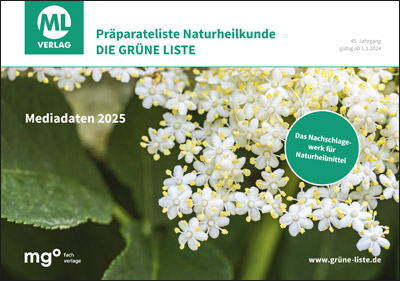 Nahaufnahme von Holunderblüten, Titel 'Präparateliste Naturheilkunde - Die Grüne Liste', Mediadaten 2025, Hinweis auf Nachschlagewerk.