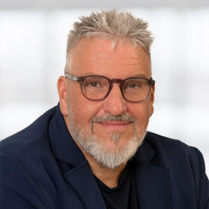 Das Mitarbeiterbild von Martin Bergmann. Er ist als Mediaberater für die mgo fachverlage im Bereich Dental tätig