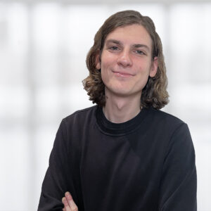 Das Mitarbeiterbild von Niklas Diller. Er ist als Webtracking & Data Analyst für die mgo fachverlage im Bereich Digital tätig.