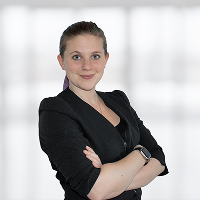 Das Mitarbeiterbild von Nina Hoffmann. Sie ist als Redakteurin für die mgo fachverlage im Bereich Medizin tätig
